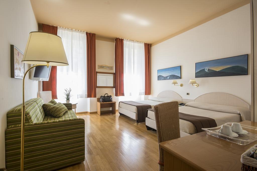 Piazza Paradiso Accommodation Siena Bagian luar foto