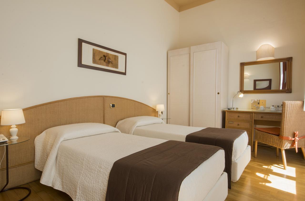 Piazza Paradiso Accommodation Siena Bagian luar foto