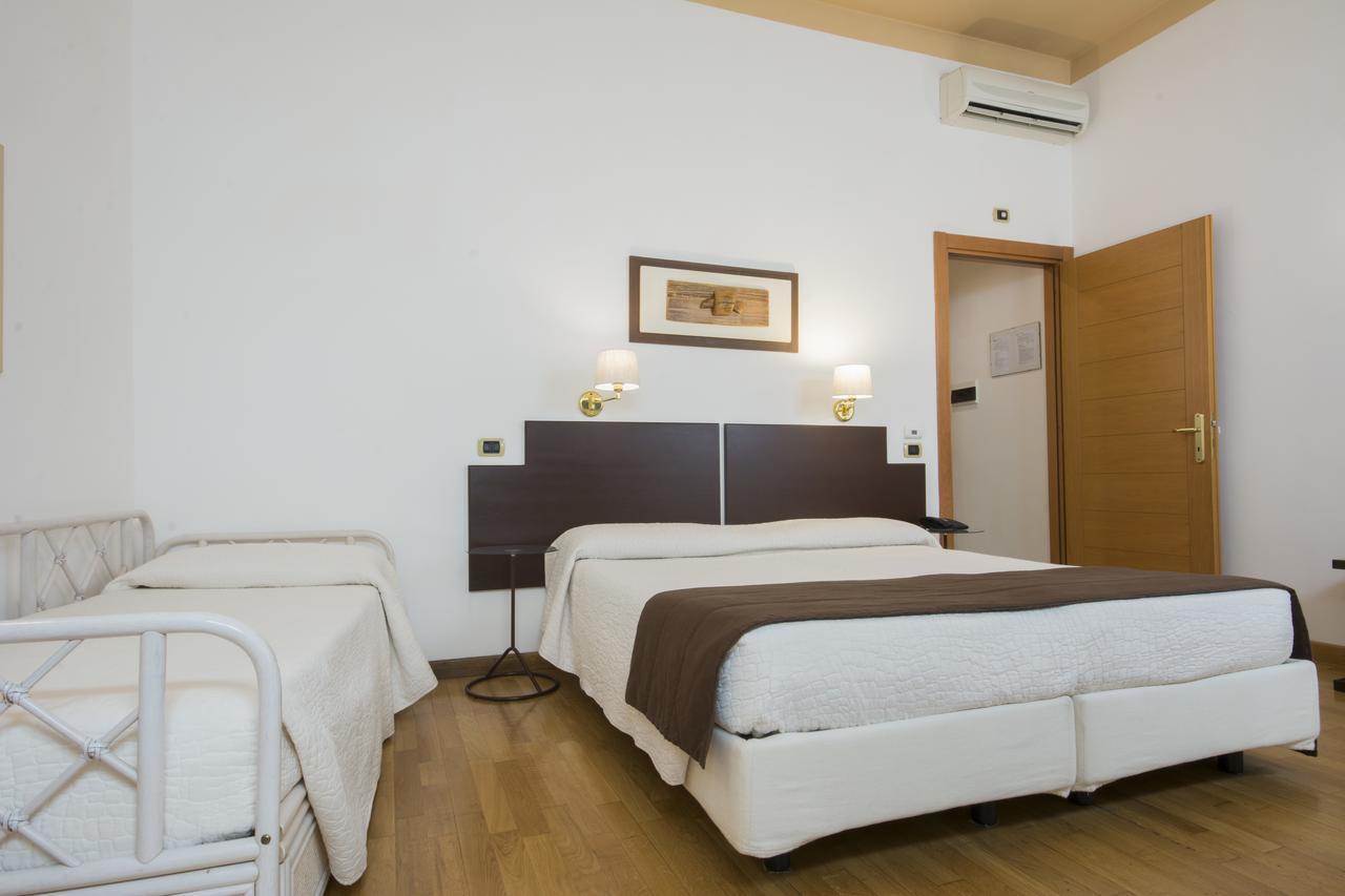 Piazza Paradiso Accommodation Siena Bagian luar foto