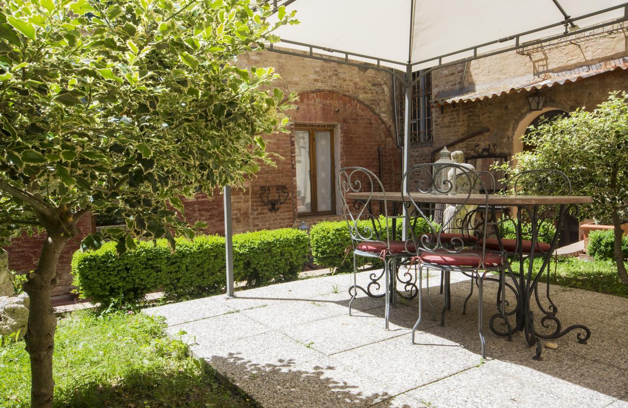 Piazza Paradiso Accommodation Siena Bagian luar foto
