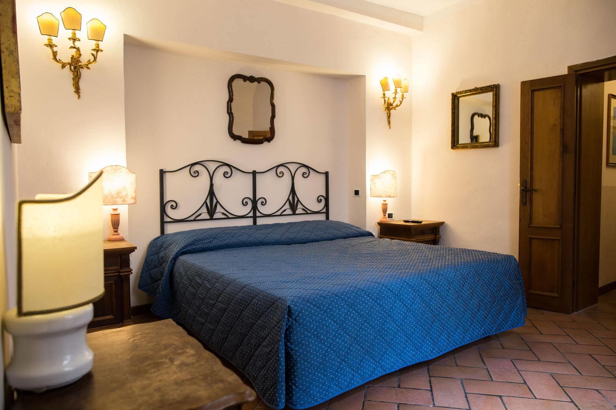 Piazza Paradiso Accommodation Siena Bagian luar foto