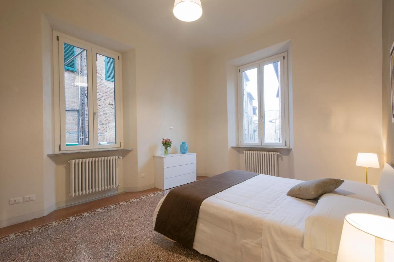 Piazza Paradiso Accommodation Siena Bagian luar foto