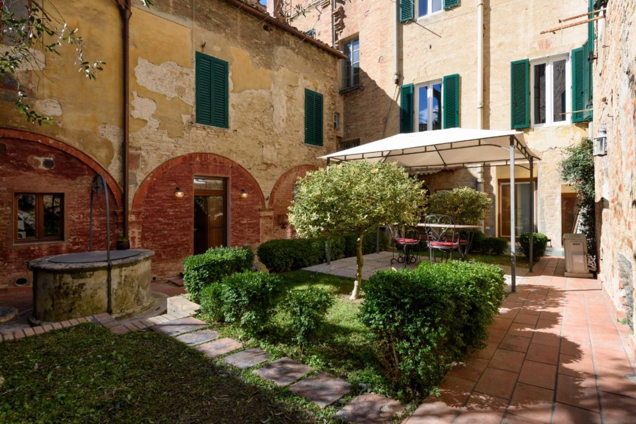 Piazza Paradiso Accommodation Siena Bagian luar foto