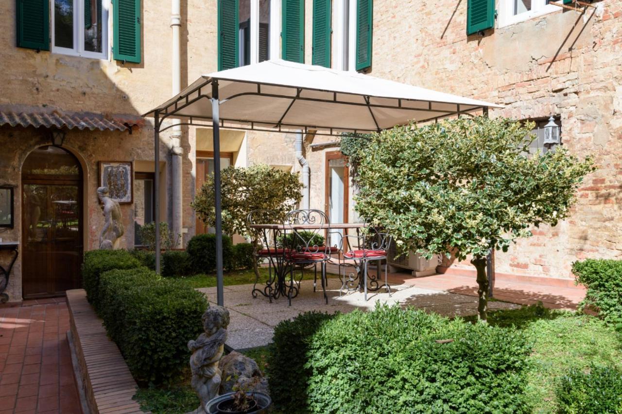 Piazza Paradiso Accommodation Siena Bagian luar foto
